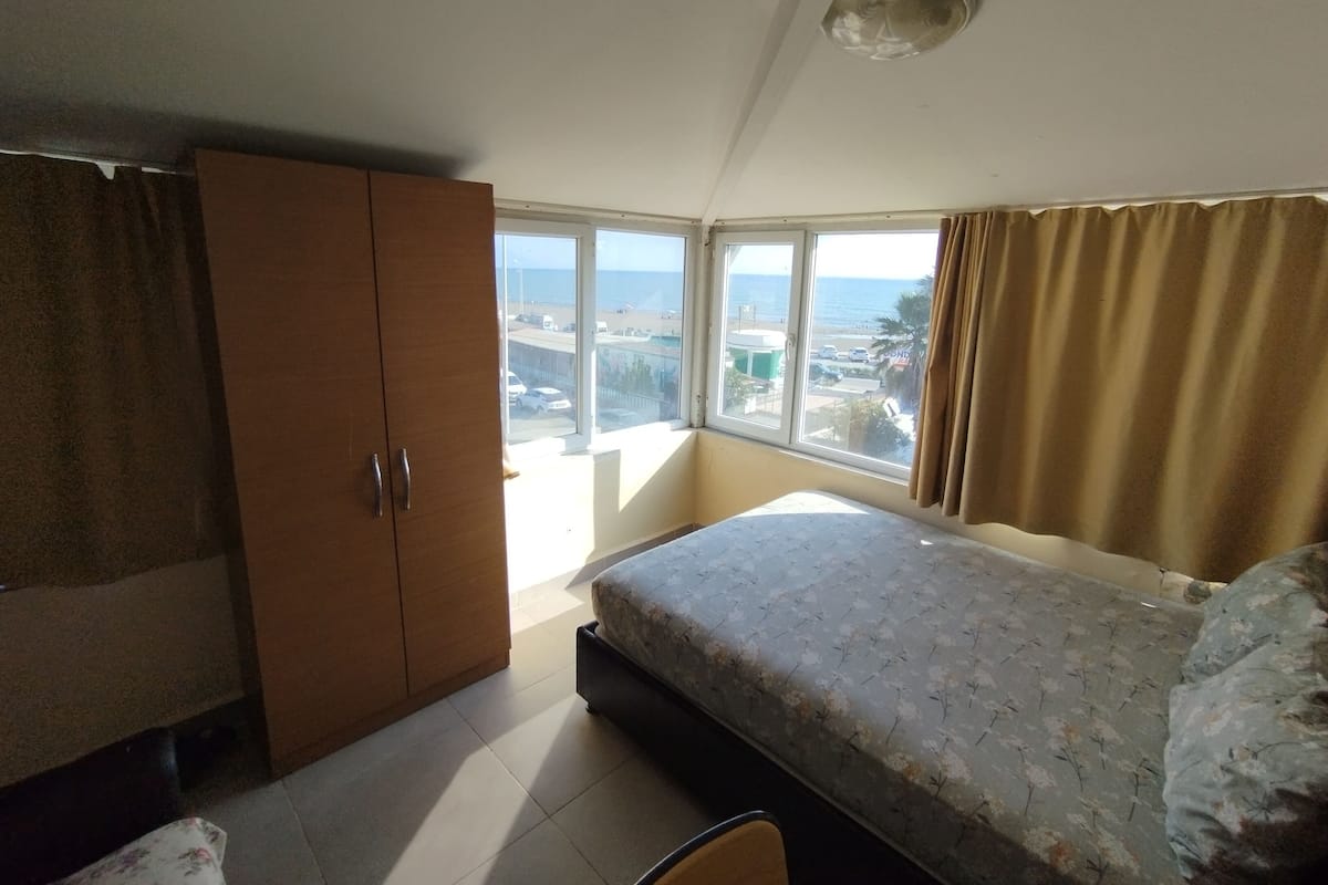 Phòng đôi Cao cấp, quang cảnh bãi biển | Minibar, bàn, truy cập Internet không dây miễn phí, bộ trải giường