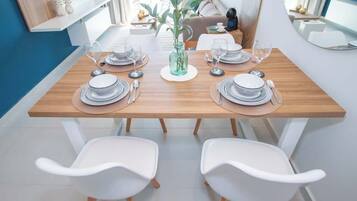Apartemen, pemandangan kota | Tempat makan