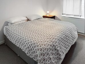 3 bedrooms, free WiFi - 3 bedroom accommodation in Collieston (Collieston)