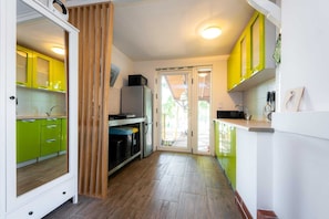 House | Private kitchen - Holiday Home Right on the Lake, Terrace (Łobez)