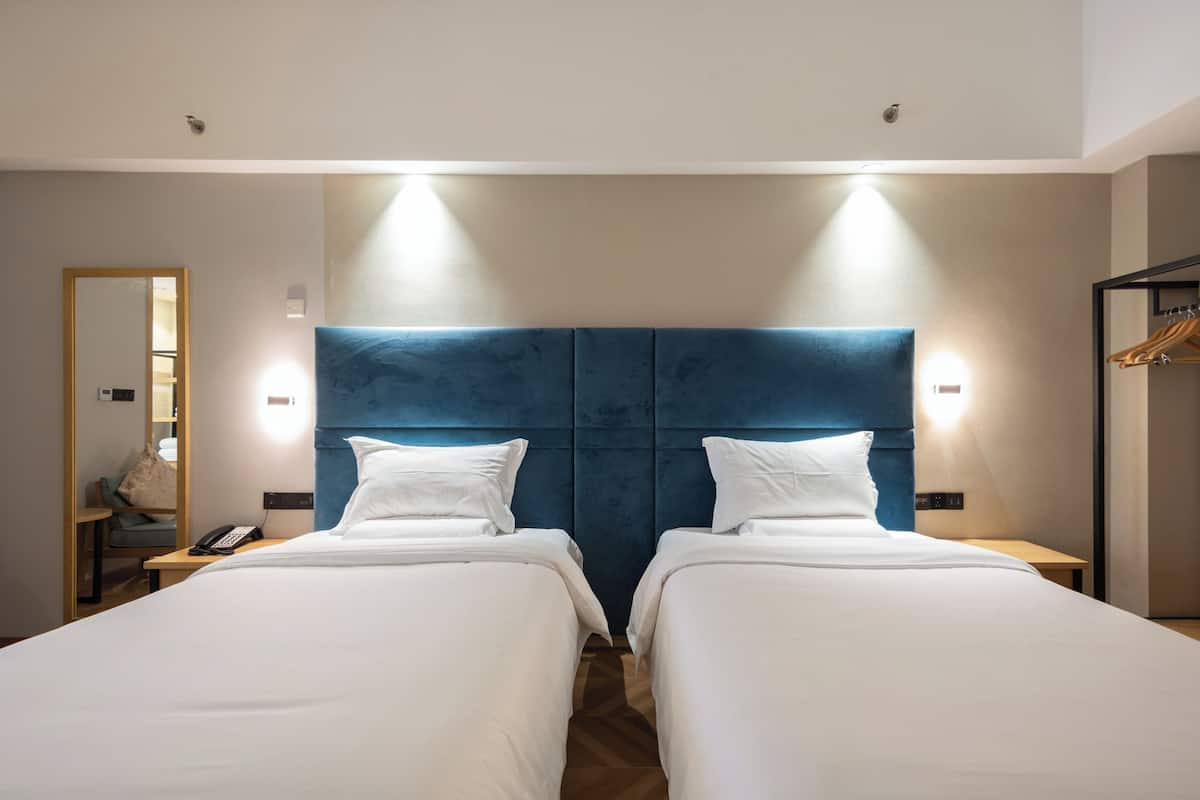 Ropa de cama de alta calidad y escritorio