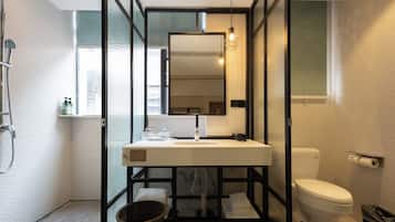 Quarto solteiro clássico | Banheiro | Chuveiro, secador de cabelo, toalhas de banho, shampoo