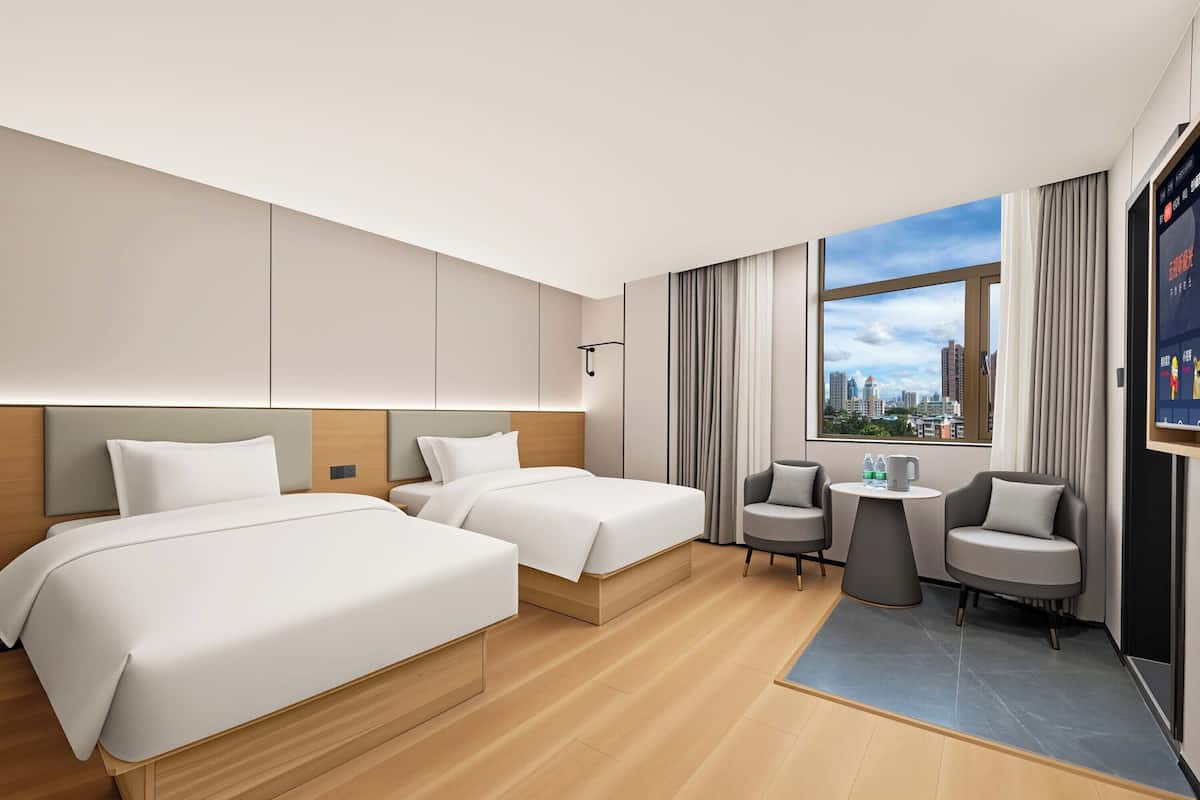 Espacio para trabajar con laptop, cortinas blackout y wifi gratis