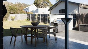Outdoor dining - Sunday House - Bicheno (Glamorgan-Spring Bay)