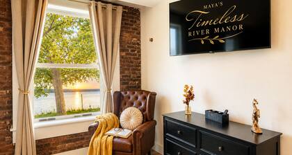 Riverfront Getaway I Near DT Louisville, Roof Deck, Hot Tub, Fire Pit, Views