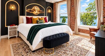 Riverfront Getaway I Near DT Louisville, Roof Deck, Hot Tub, Fire Pit, Views