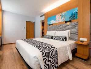 Minibar, bureau, fer et planche à repasser, Wi-Fi gratuit