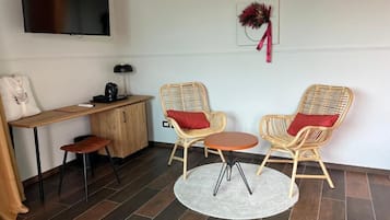 Double Room, Patio, Garden View | Interior