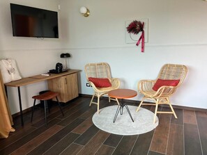 Dobbeltrom, terrasse, hageutsikt | Innvendig