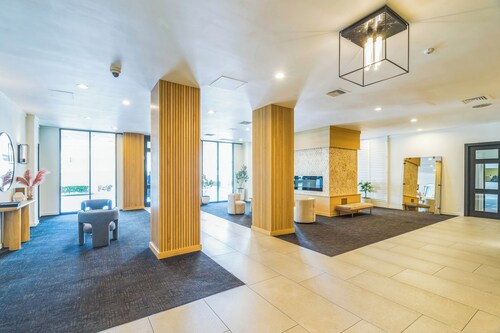 Luxury and elegance in Hollywood, steps from Runyon Canyon, Outstanding Location