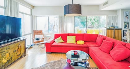 Luxury and elegance in Hollywood, steps from Runyon Canyon, Outstanding Location