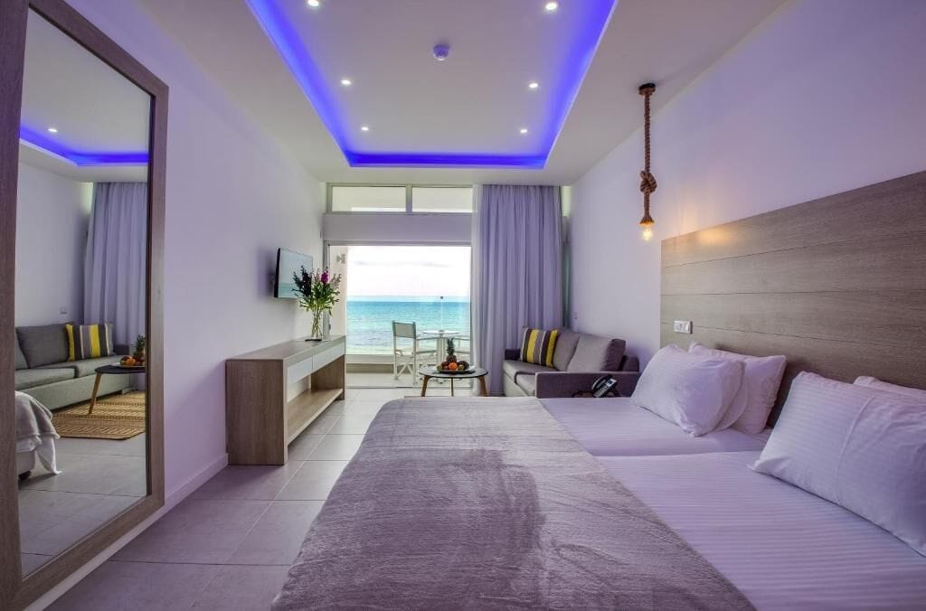 Superior-Suite, Balkon, Meerblick | Zimmersafe, Schreibtisch, schallisolierte Zimmer, Bügeleisen/Bügelbrett