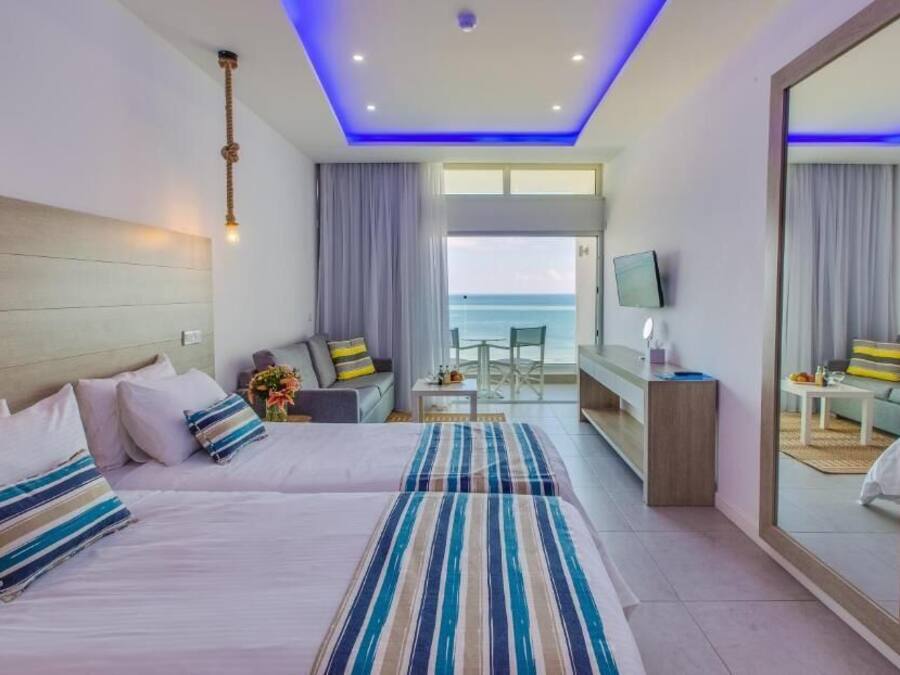 Deluxe Double Room, Balcony, Sea View | In-room safe, desk, soundproofing, iron/ironing board (on request)