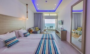 Deluxe-Doppelzimmer, Balkon, Meerblick | Zimmersafe, Schreibtisch, schallisolierte Zimmer, Bügeleisen/Bügelbrett