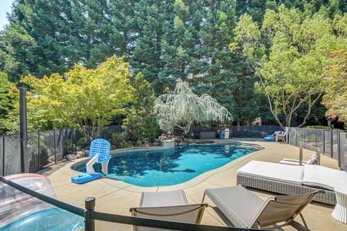 Spacious Home w/ Private Pool, Mins to Folsom Lake