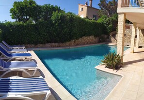 Pool - Stunning villa with ocean views, 100 meters from the beach (Roquebrune-sur-Argens)