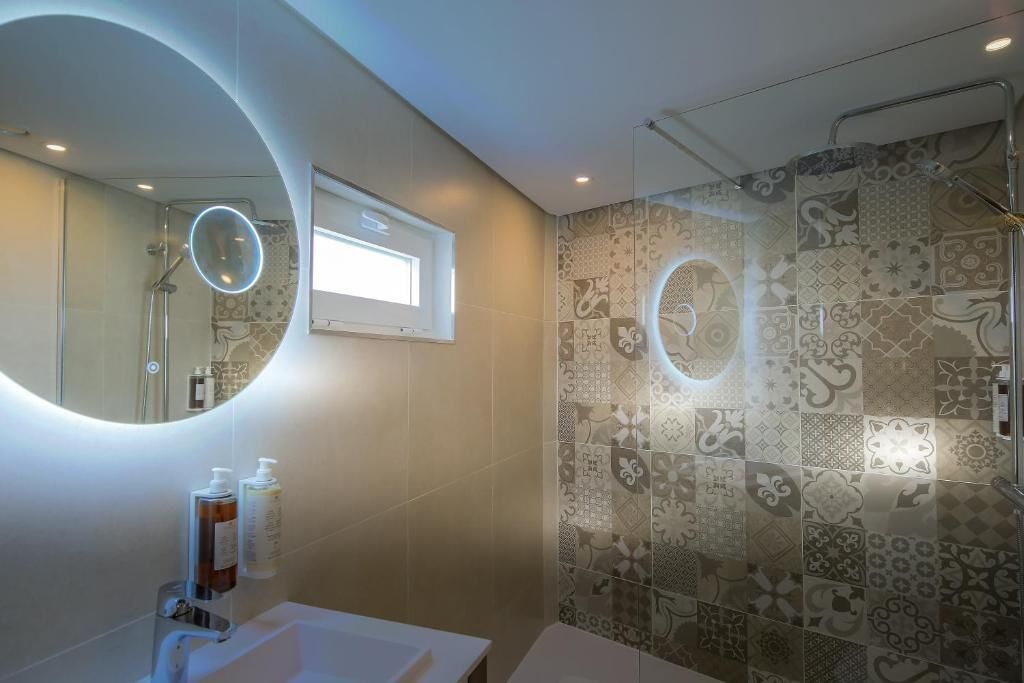 Double Room, City View | Bathroom