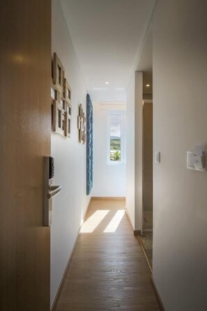 Deluxe Double Room, River View | Interior