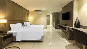 Quarto luxo | Escrivaninha, ferros/tábuas de passar roupa, Wi-Fi de cortesia