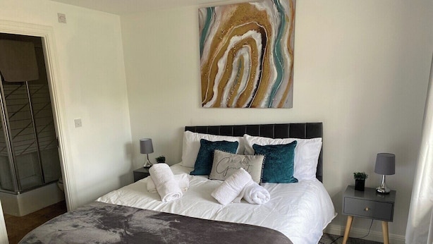 Room - Norwich 3BR Home Sleeps 8, 2.5 Baths, Gden, Prkg (Norwich)