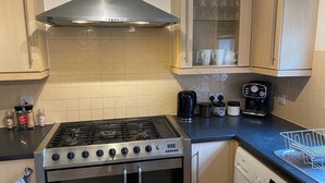 Private kitchen - Norwich 3BR Home Sleeps 8, 2.5 Baths, Gden, Prkg (Norwich)