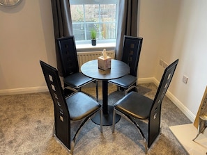 Dining - Norwich 3BR Home Sleeps 8, 2.5 Baths, Gden, Prkg (Norwich)