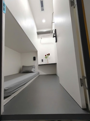 MM HOUSE - METRO Q1