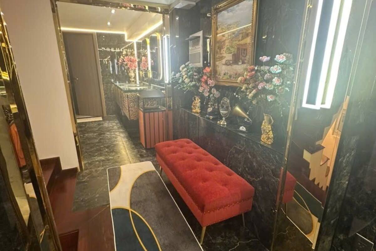 Room, 1 Twin Bed, Non Smoking | Iron/ironing board (on request), WiFi (free), bed sheets