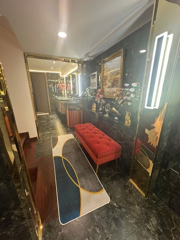 Room, 1 Twin Bed, Non Smoking | Iron/ironing board (on request), WiFi (free), bed sheets