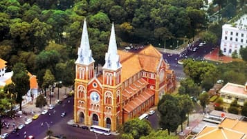 Vista frontal de la propiedad