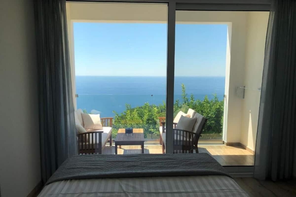 Departamento, balcón, vista al mar | Caja de seguridad en la habitación