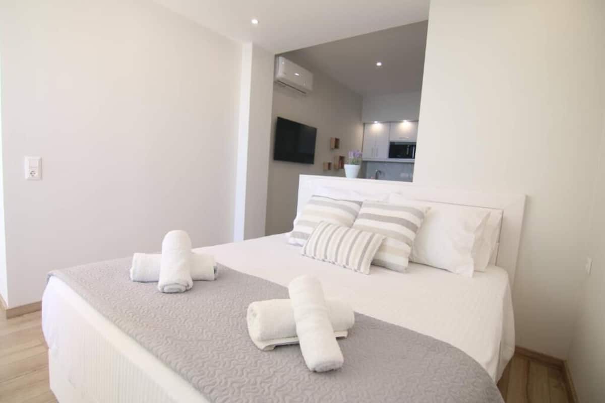 Departamento, balcón, vista al mar | Caja de seguridad en la habitación