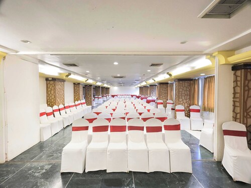 Palette Hotel Surya Vadodara