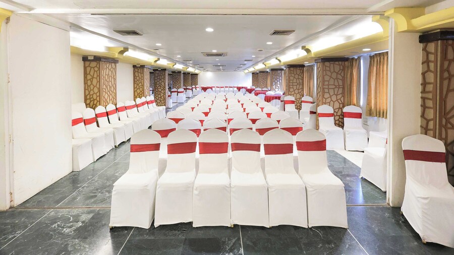Palette Hotel Surya Vadodara