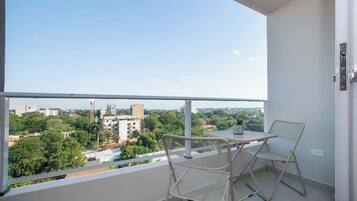 Apartment, Balkon, Stadtblick | Speisen im Freien