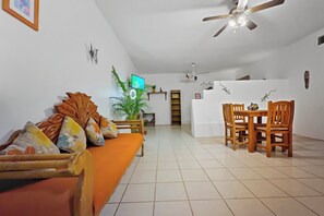 Living area - Quaint Condo Close to Beach and Plaza (Sayulita)