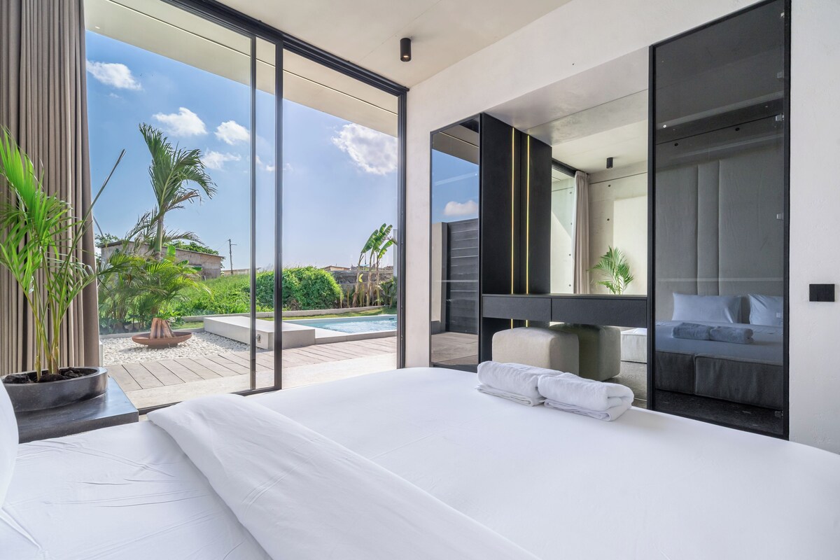 Signature Villa, 2 Bedrooms, Private Pool | In-room safe, WiFi (free), bed sheets