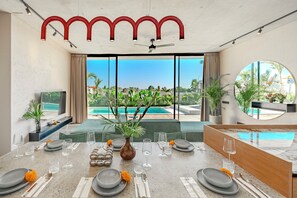 Deluxe Villa, 2 Bedrooms, Private Pool | Tempat makan