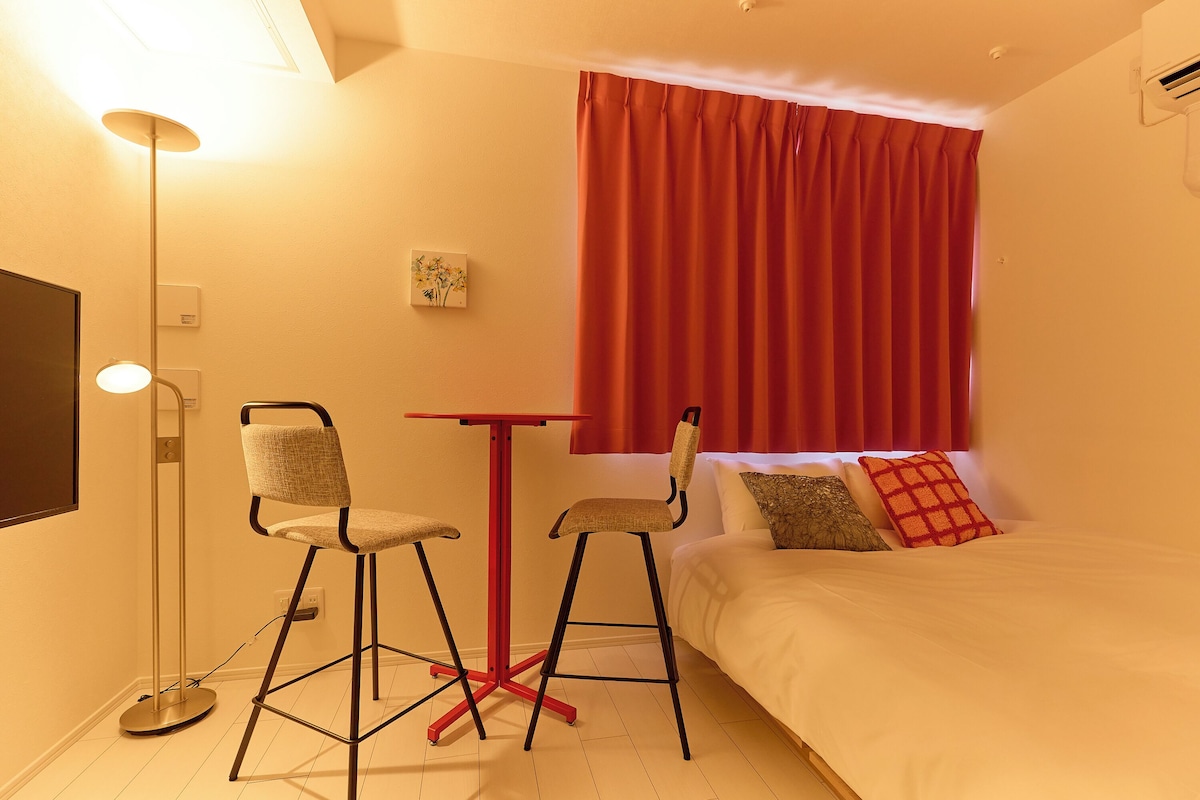Desk, blackout curtains, free WiFi