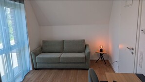 Unclassified image, 5 of 32, button - End-of-row townhouse at Alte Schmiederstraße 4d - End-of-row townhouse at Alte Schmiedestr. 4 d (Werdum)