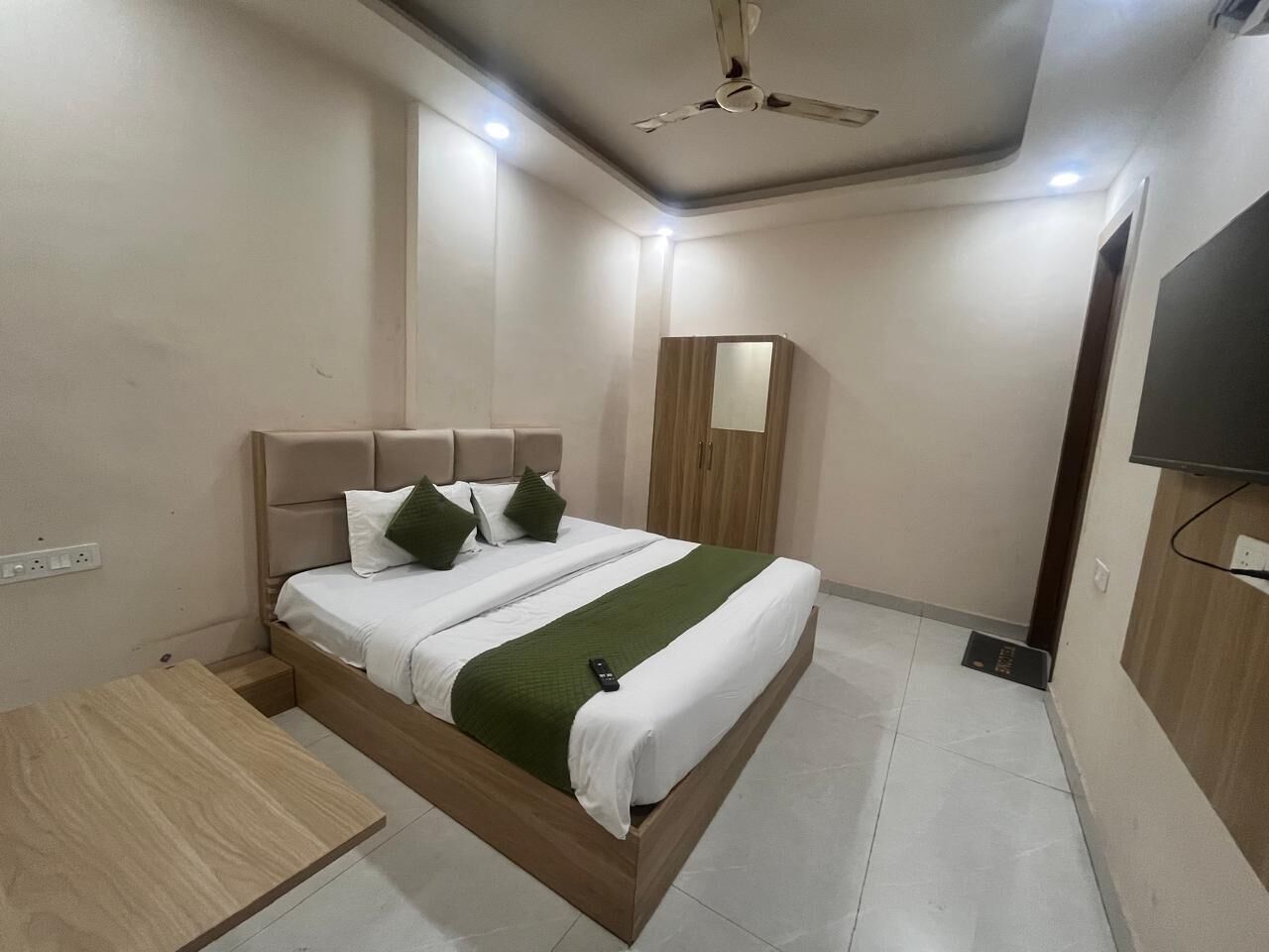 Deluxe Double or Twin Room, City View | Desk, laptop workspace, iron/ironing board, free WiFi