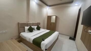 Deluxe Double or Twin Room, City View | Desk, laptop workspace, iron/ironing board, free WiFi