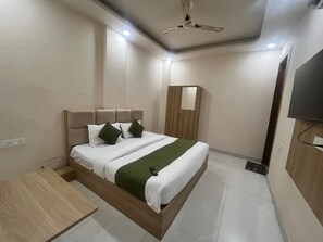 ห้องดีลักซ์ดับเบิลหรือทวิน, วิวเมือง | โต๊ะทำงาน, พื้นที่ทำงานแบบใช้แล็ปท็อป, เตารีด/โต๊ะรีดผ้า, Wi-Fi ฟรี