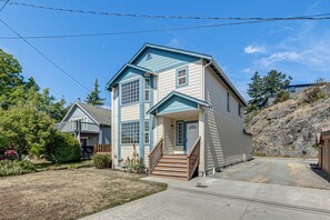 Exterior - Walk to Town! Charming La Conner Home (La Conner)