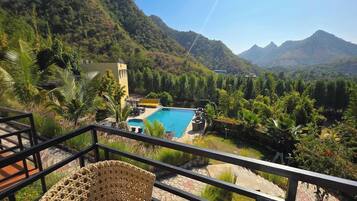 Luxury Studio Suite, Valley View | Property grounds
