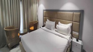 Desk, free WiFi, bed sheets - Clubhouse Resort Swarnagarh Udaipur (Udaipur)