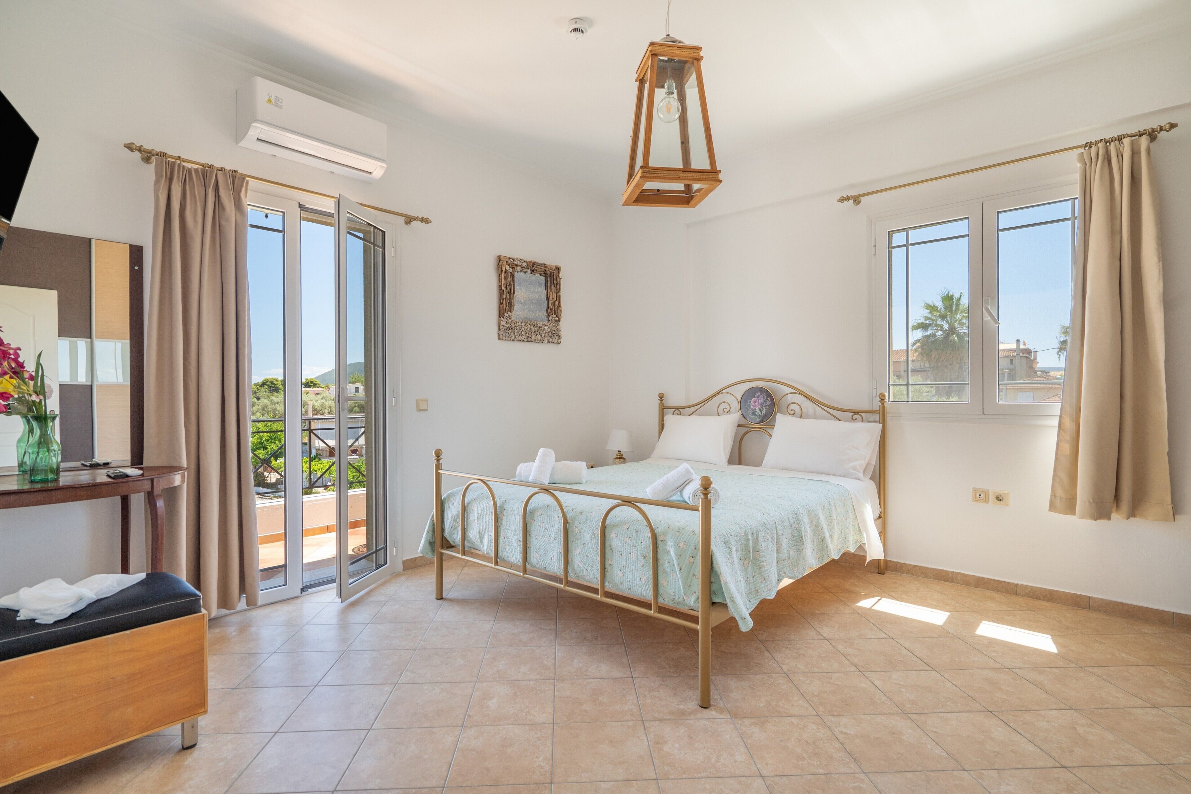 3 bedrooms, iron/ironing board, WiFi, bed sheets