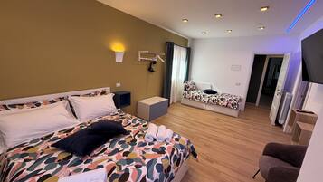 Blackout curtains, soundproofing, iron/ironing board, free WiFi