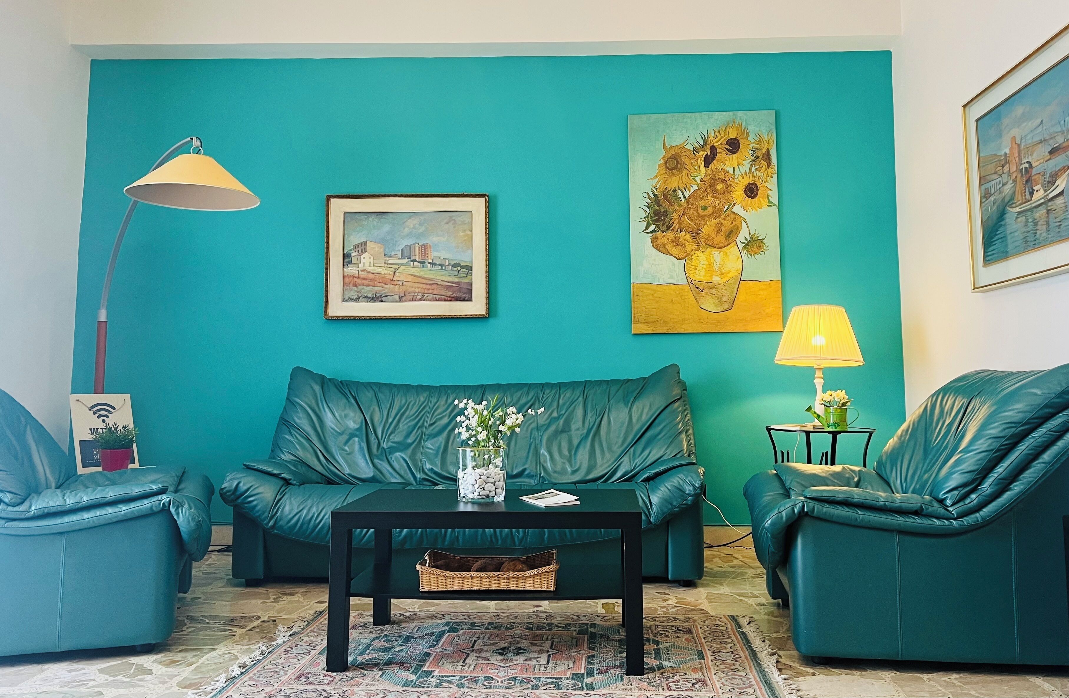Classic Apartment, 3 Bedrooms | Living area