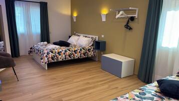 Blackout curtains, soundproofing, iron/ironing board, free WiFi